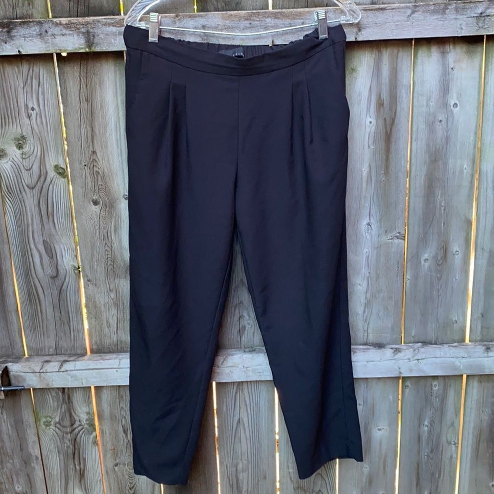 Attention Stretch Waist Capris sz. M